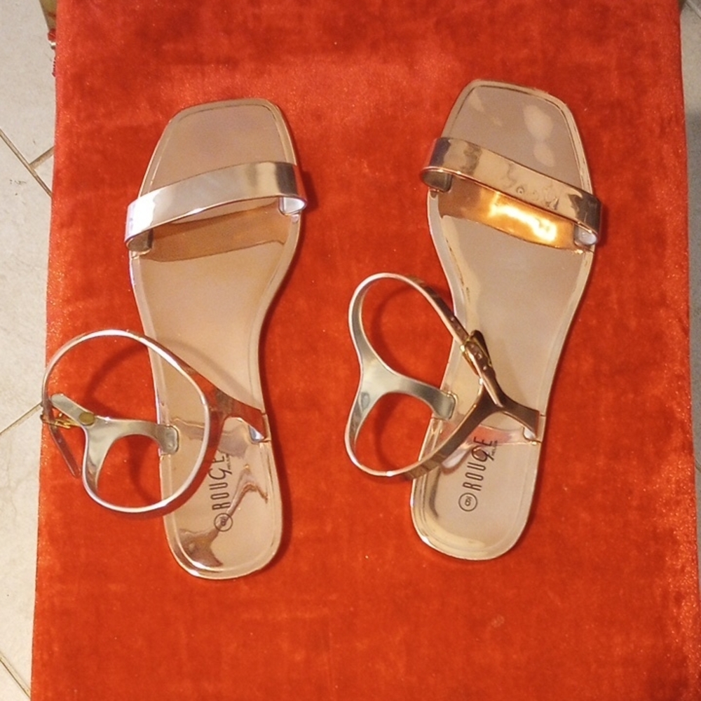 Rouge Helium Women's Rose Gold Sandals